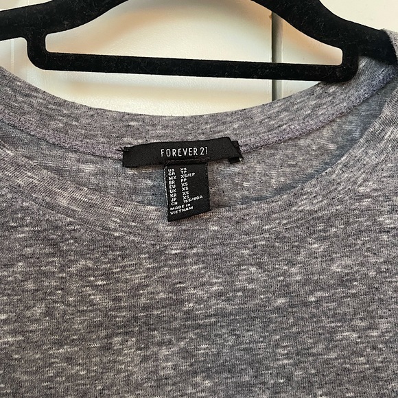 Forever 21 oversized dressy long sleeve tee-shirt - Picture 2 of 2